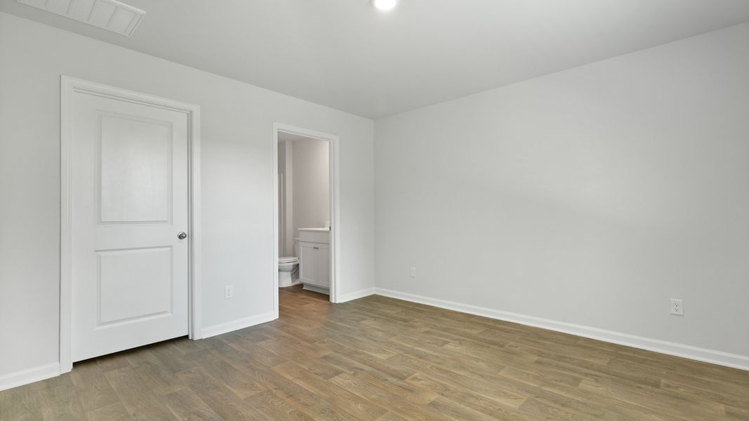 Spacious, unfurnished interior of a new home in Pine Hills at Cane Bay, Summerville (Image 18).
