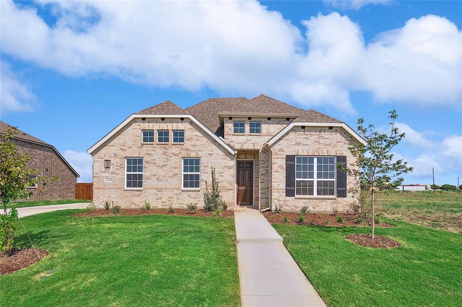 Craftsman house featuring a front lawn