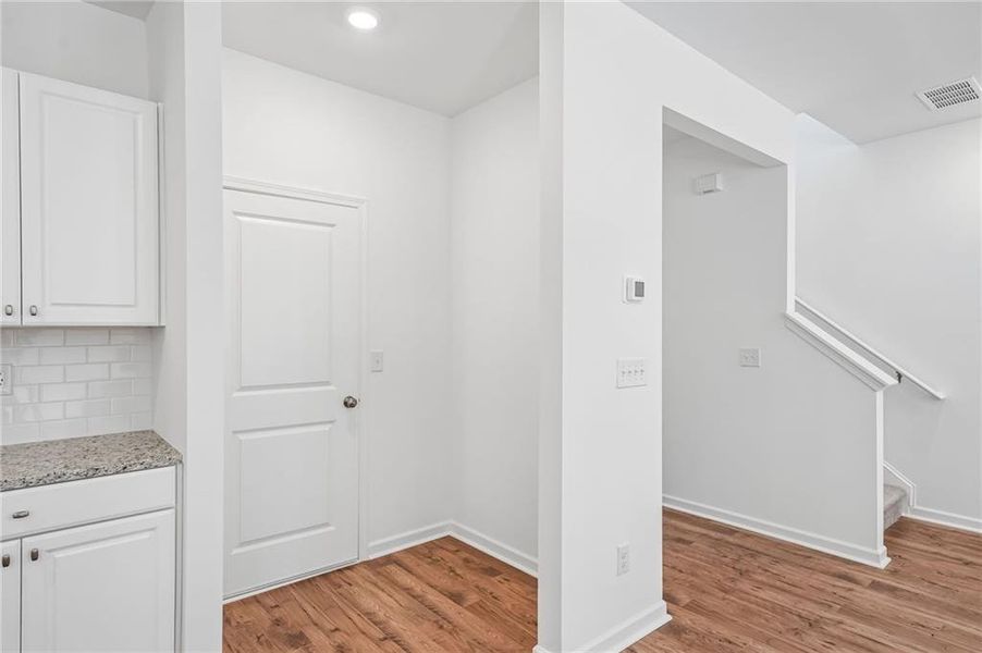 Spacious, unfurnished interior of a new home in Heritage River, Euharlee (Image 26). Spacious, unfurnished interior of a new home in Heritage River, Euharlee (Image 26).