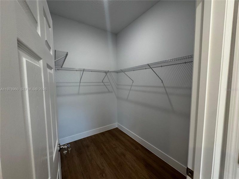 Spacious, unfurnished interior of a new home in , Sebring (Image 22).