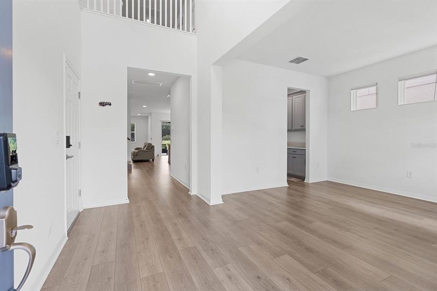 Spacious, unfurnished interior of a new home in , Tampa (Image 57).