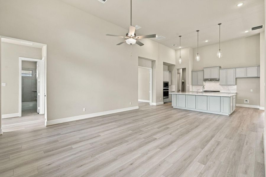 Spacious, unfurnished interior of a new home in Coastal Point, League City (Image 21).
