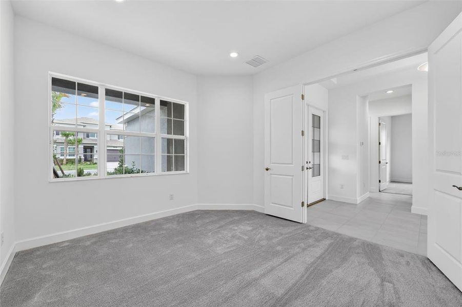 Spacious, unfurnished interior of a new home in Winding Ridge, Wesley Chapel (Image 31).