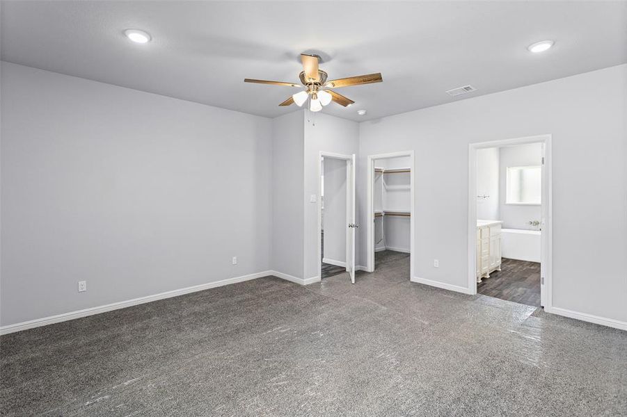 Spacious, unfurnished interior of a new home in , Rio Vista (Image 31).