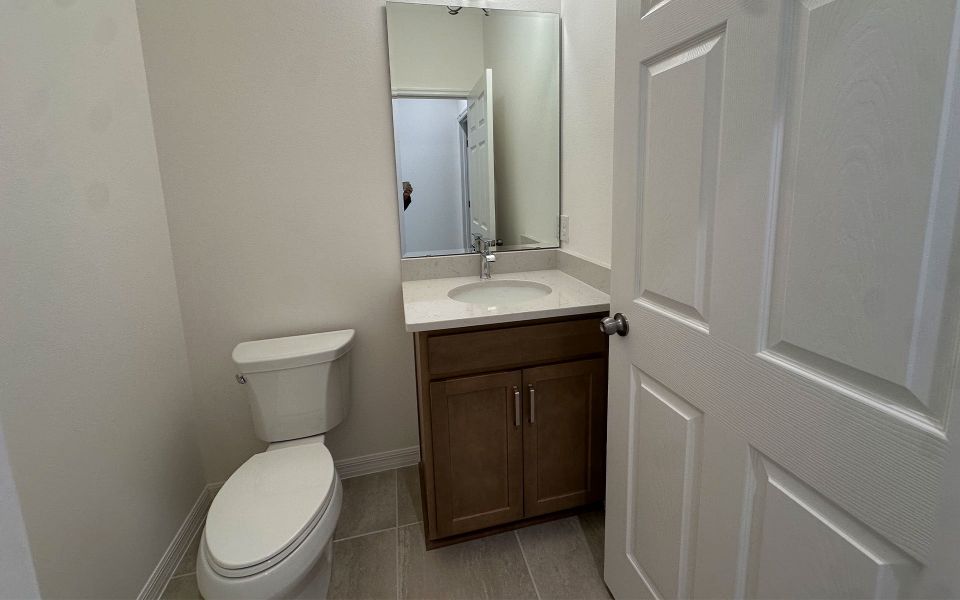Comfortable and Functional Bathroom in Central Florida House