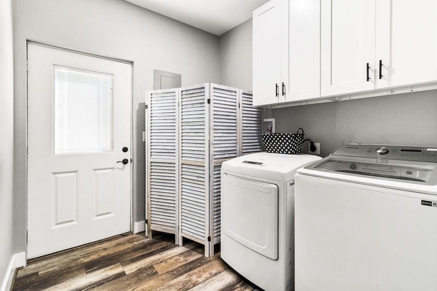 Furnished interior view inside a new home in , Normangee (Image 13).