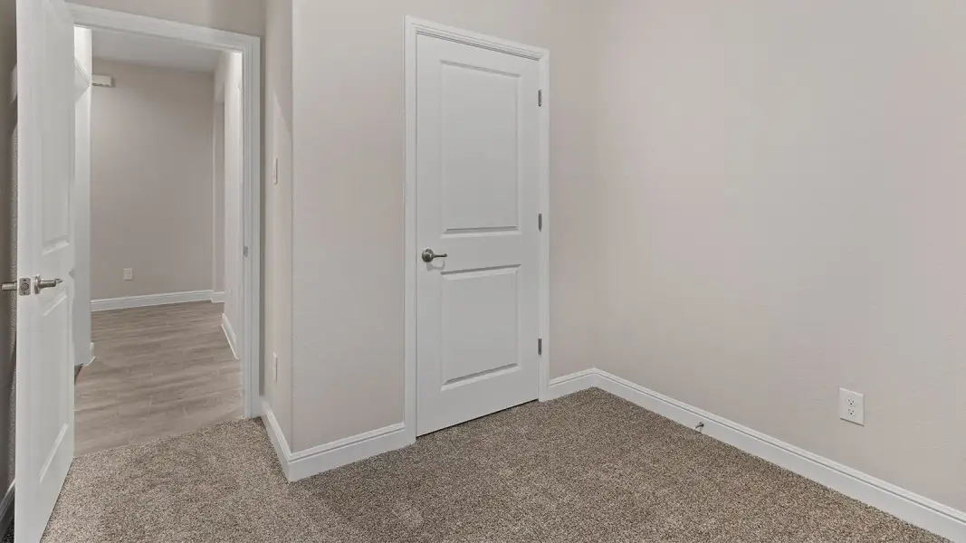 Spacious, unfurnished interior of a new home in Bluestem, Rhome (Image 28).