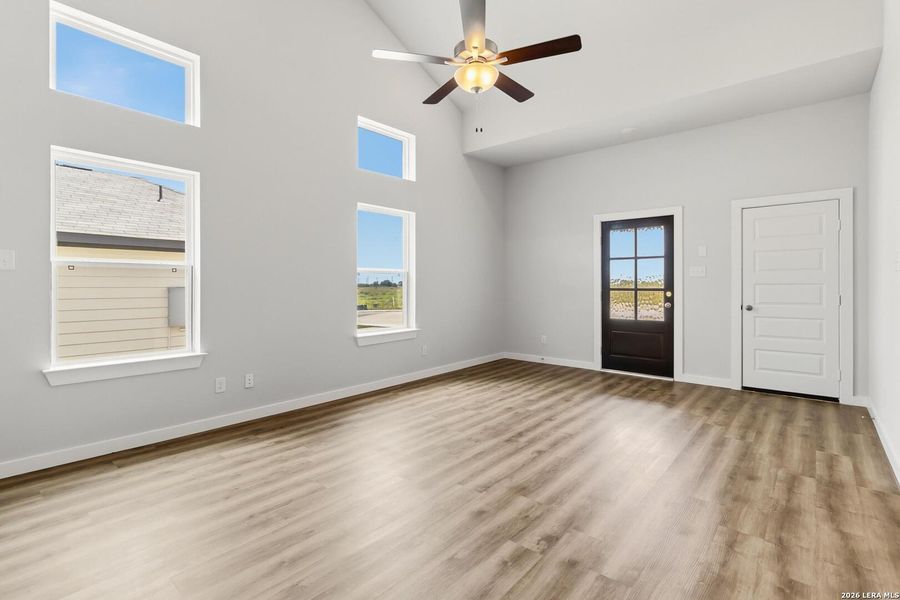Spacious, unfurnished interior of a new home in Katzer Ranch, Converse (Image 25).