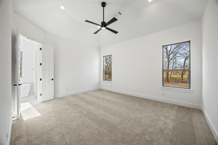 Spacious, unfurnished interior of a new home in Rolling Creek Ranch, Aledo (Image 27).
