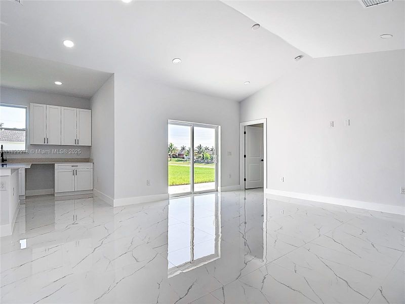 Spacious, unfurnished interior of a new home in , Lehigh Acres (Image 49).