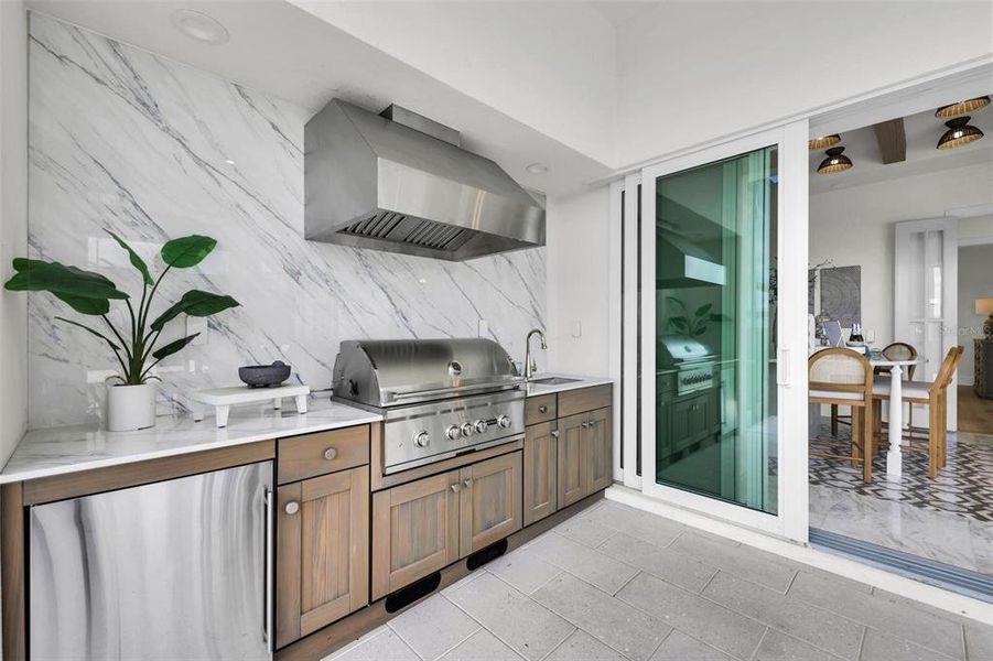 Exterior details and patio area of a home in , Venice (Image 36).
