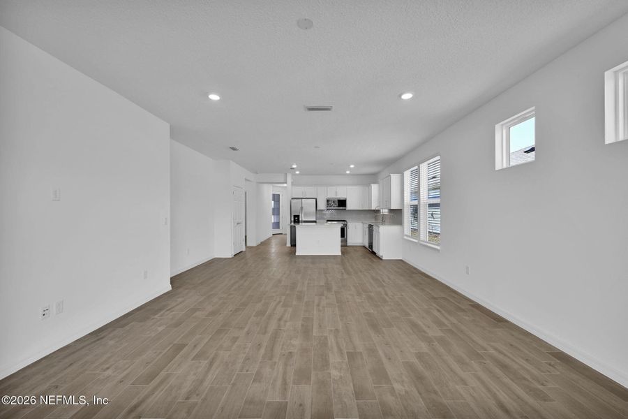Spacious, unfurnished interior of a new home in Del Webb Wildlight, Yulee (Image 20).
