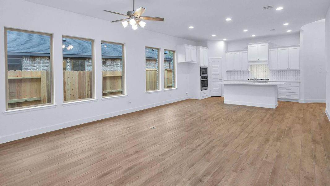 Spacious, unfurnished interior of a new home in Woodhavyn 40', Magnolia (Image 12).