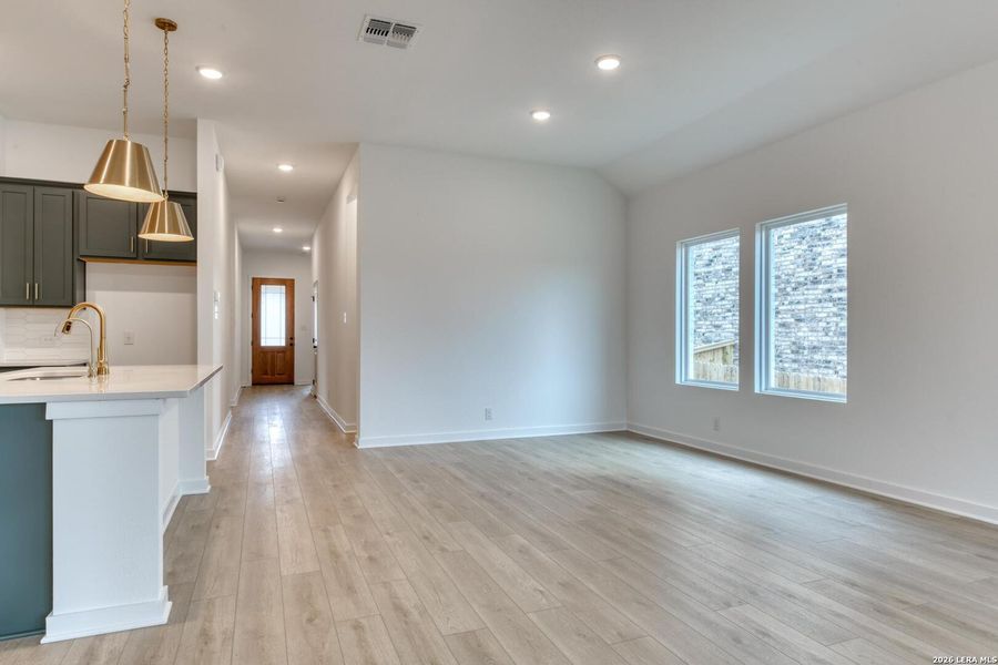 Spacious, unfurnished interior of a new home in Arcadia Ridge, San Antonio (Image 15). Spacious, unfurnished interior of a new home in Arcadia Ridge, San Antonio (Image 15).