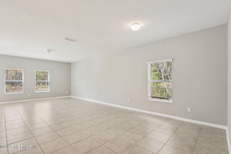 Spacious, unfurnished interior of a new home in , Jacksonville (Image 18).