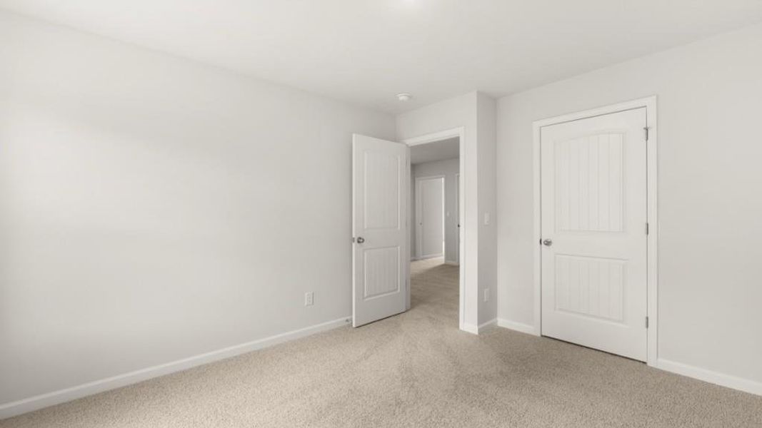 Spacious, unfurnished interior of a new home in Thompson Ridge, Dallas (Image 19).