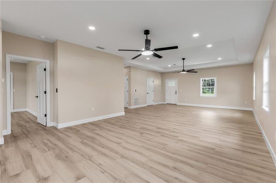Spacious, unfurnished interior of a new home in , Oak Hill (Image 41).