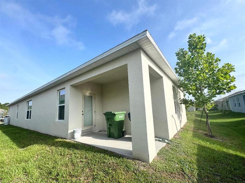 Exterior details and patio area of a home in Villamar, Winter Haven (Image 12).