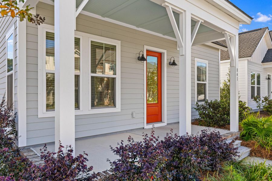 Exterior details and patio area of a home in , Charleston (Image 4).