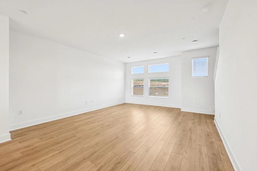 Spacious, unfurnished interior of a new home in Parkview at Hamlin, Winter Garden (Image 17).