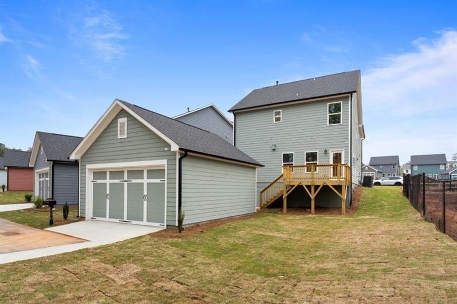 Exterior details and patio area of a home in , Athens (Image 28).
