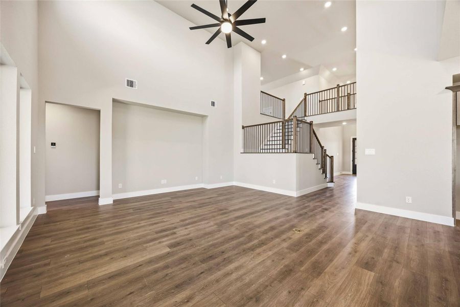 Spacious, unfurnished interior of a new home in Valencia, Manvel (Image 39).
