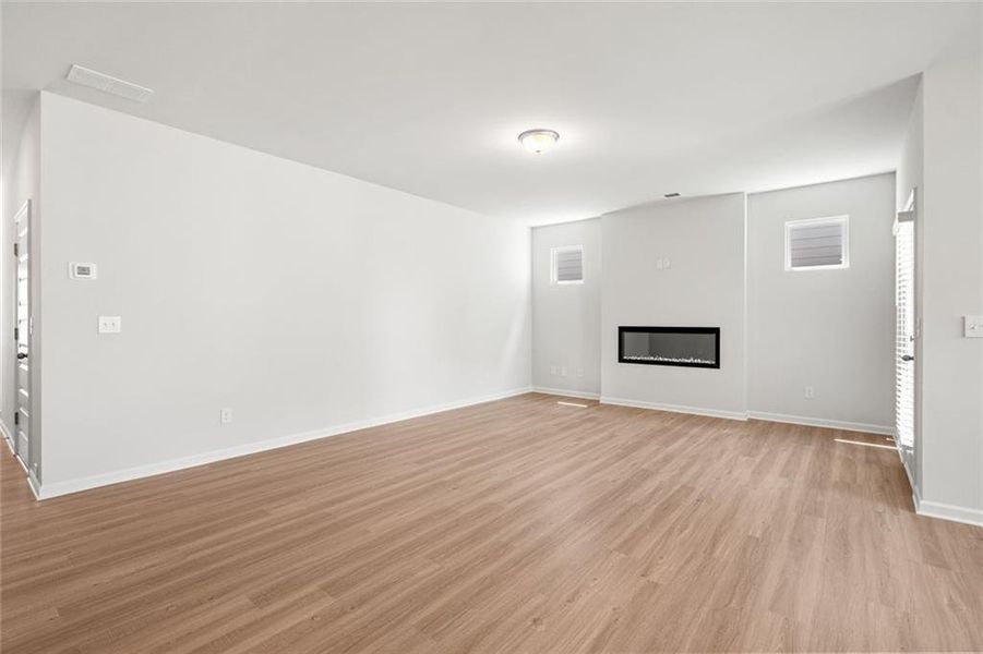 Spacious, unfurnished interior of a new home in Sanders Park, Austell (Image 23).