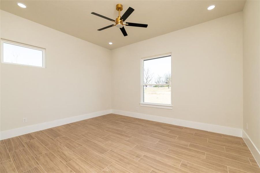 Spacious, unfurnished interior of a new home in , Granbury (Image 20).