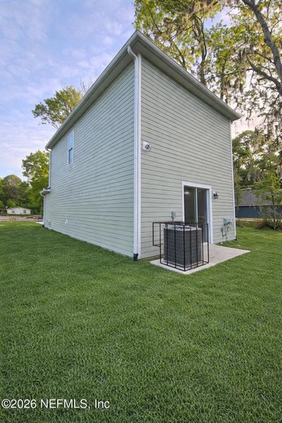 Exterior details and patio area of a home in , Jacksonville (Image 3).