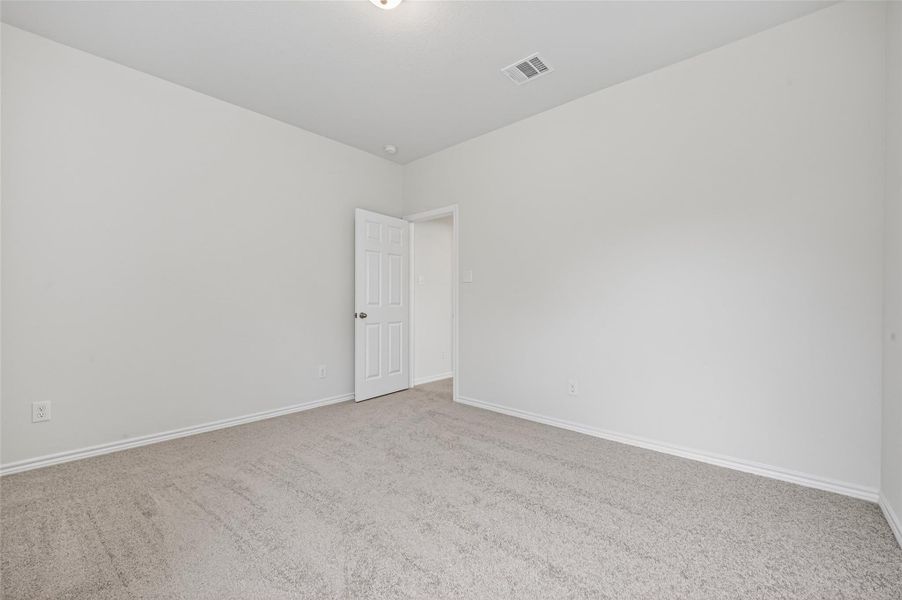 Spacious, unfurnished interior of a new home in , Houston (Image 25).