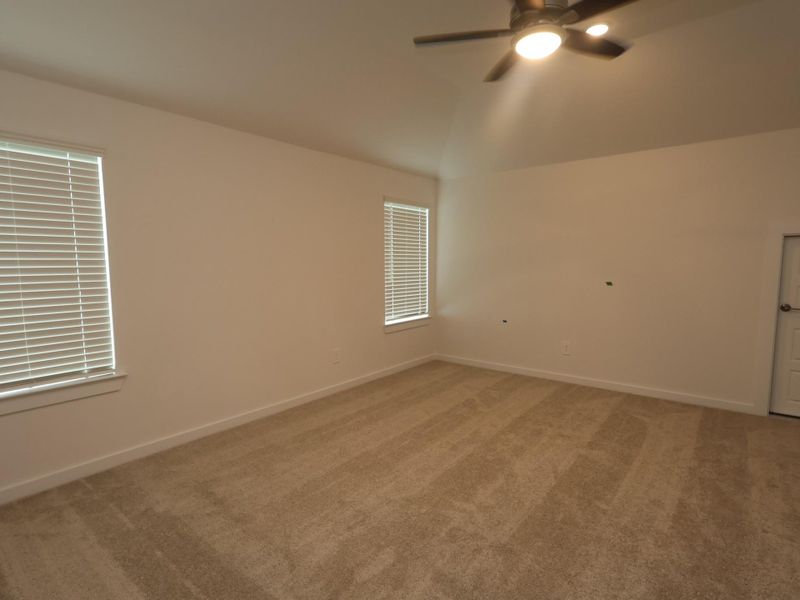 Spacious, unfurnished interior of a new home in Lone Star Landing, Montgomery (Image 18).