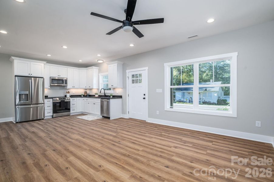 Spacious, unfurnished interior of a new home in , Lowell (Image 13).