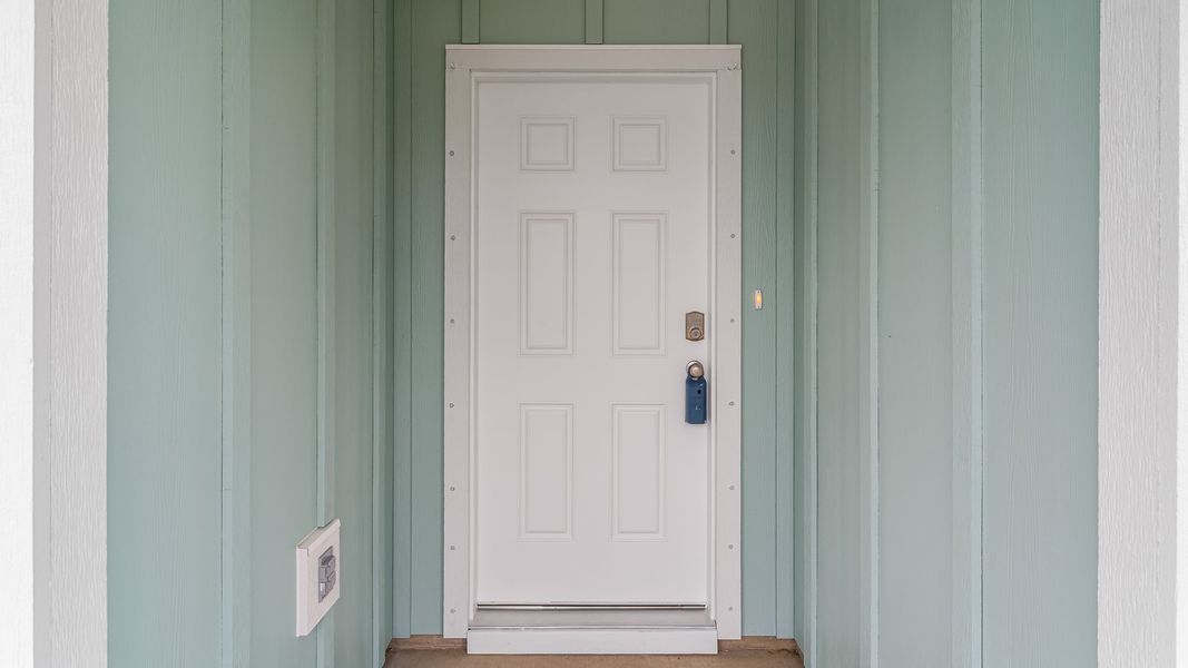 Representative exterior details of a home built from the The Rhett by D.R. Horton in Pine Creek and Heron Walk, Port St. Joe (Image 18).