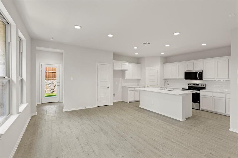 17. 3112 Yellow Pine - Dining (2)