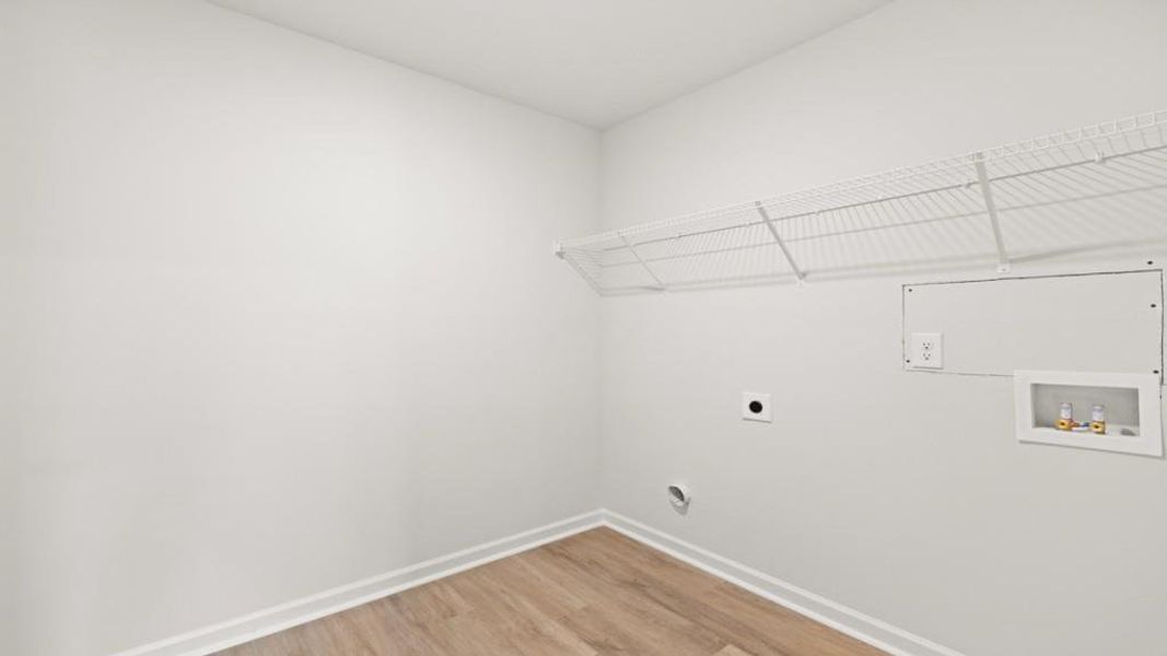 Spacious, unfurnished interior of a new home in Oakleigh Glen, Dallas (Image 27).