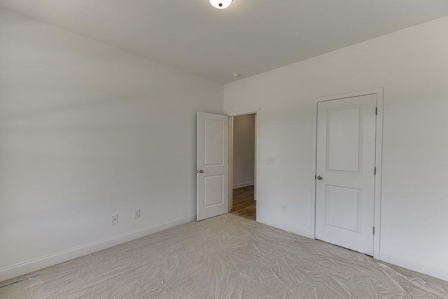 Spacious, unfurnished interior of a new home in , Jefferson (Image 33).