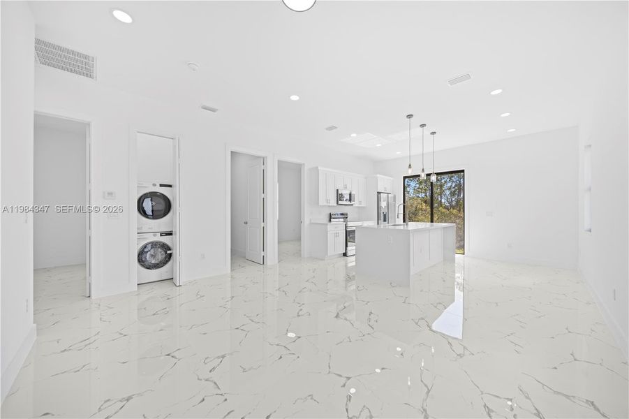 Spacious, unfurnished interior of a new home in , Lehigh Acres (Image 13).