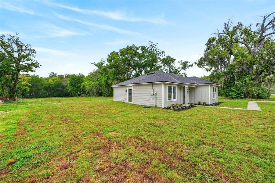 Exterior details and patio area of a home in , Leesburg (Image 28).