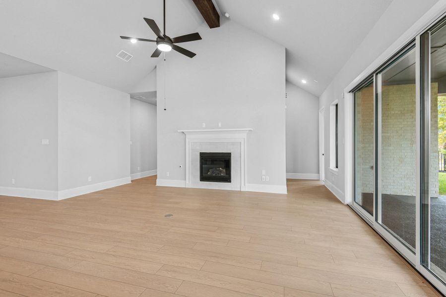 Spacious, unfurnished interior of a new home in Sienna 65' Homesites, Missouri City (Image 27).