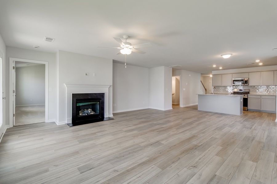 Spacious, unfurnished interior of a new home in Winston Point, Gilbert (Image 21).