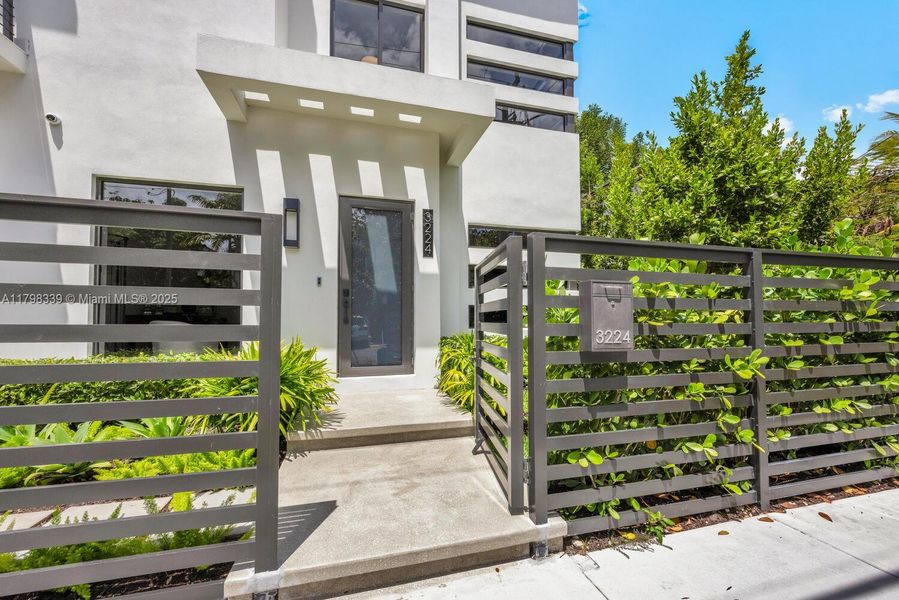 Exterior details and patio area of a home in , Miami (Image 25).
