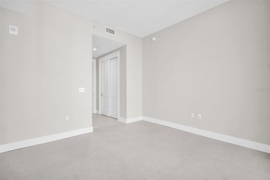 Spacious, unfurnished interior of a new home in , St. Petersburg (Image 67).