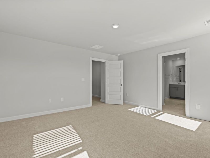 Spacious, unfurnished interior of a new home in Village at White Pine, Pendleton (Image 15).