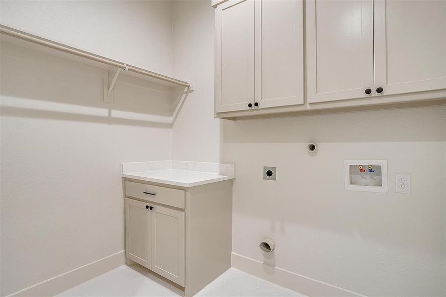 Furnished interior view inside a new home in , Lipan (Image 10).