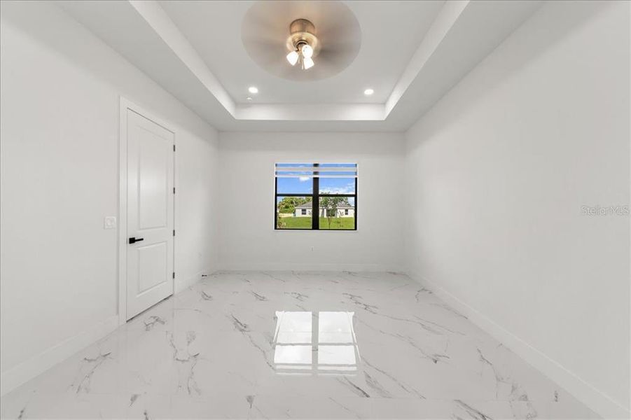 Spacious, unfurnished interior of a new home in , Cape Coral (Image 15).