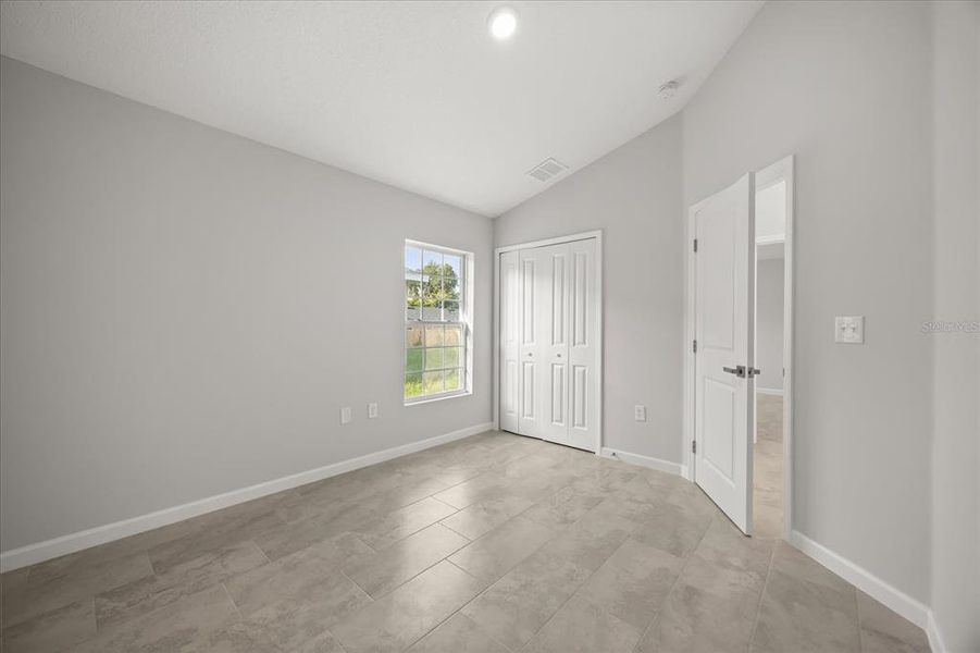 Spacious, unfurnished interior of a new home in , Deland (Image 11).