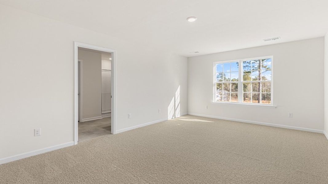 Spacious, unfurnished interior of a new home in Mason Ridge, Spring Lake (Image 31).