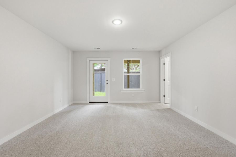 Spacious, unfurnished interior of a new home in Rhetts Cove, Johns Island (Image 13).