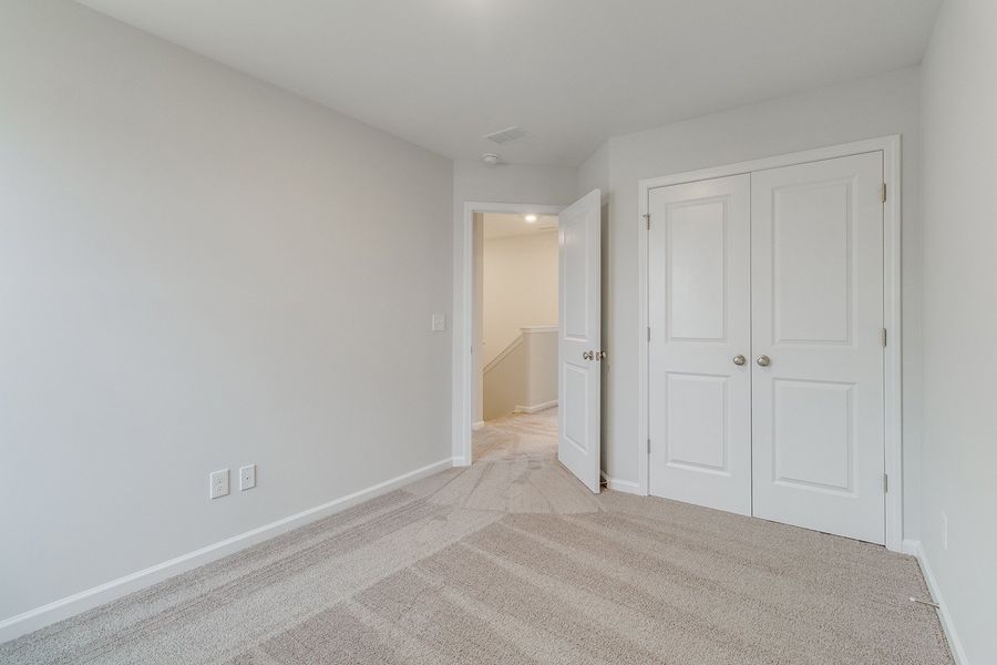 Spacious, unfurnished interior of a new home in Astoria, Columbia (Image 25).