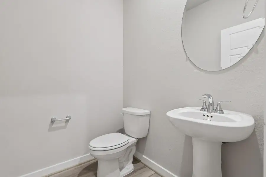 Furnished interior view inside a new home in Stewart's Ranch, Conroe (Image 5).